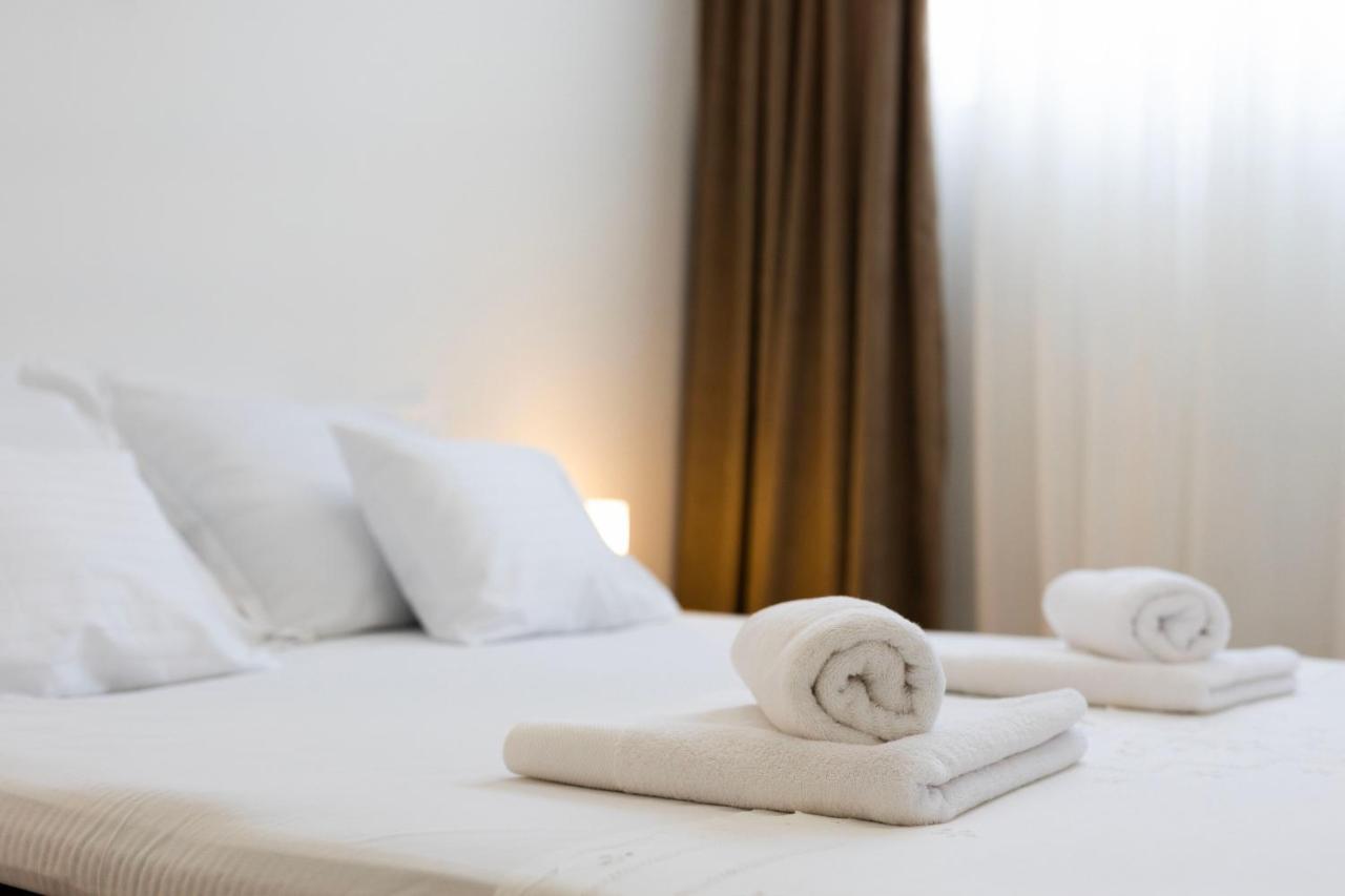 Saluti Near Old Town With Sea View&parking Apartman Split